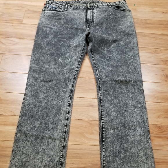 Robin Jean's 42 X 34 - Picture 4 of 9